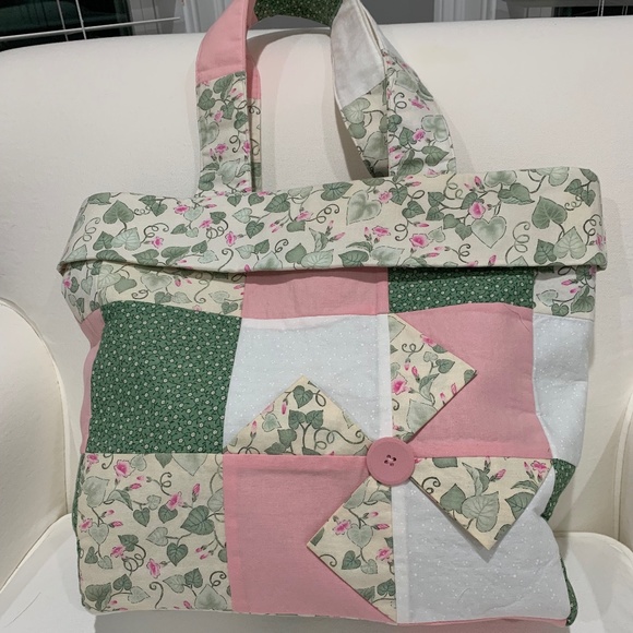 Hand sewn, quilted tote - Picture 1 of 4